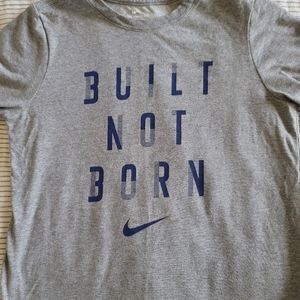 NIKE TEE-BOYS SIZE MEDIUM-LIKE NEW